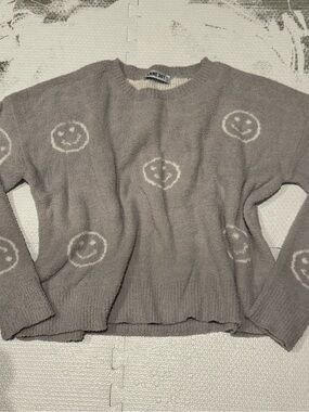 Lane 201 Gray Smiley Crewneck Sweater. Small